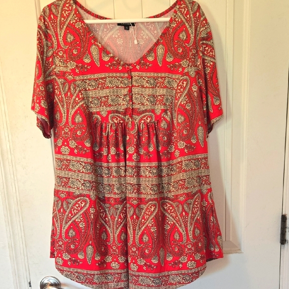 Red Paisley Women's Top - Picture 1 of 6